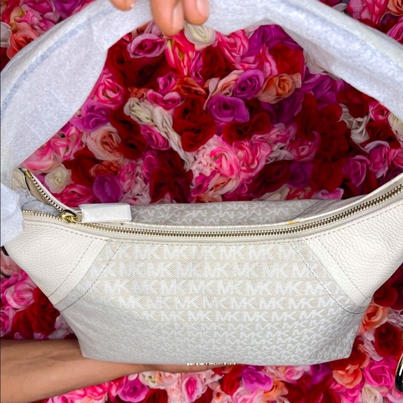 😻‼️❤️‍🔥NEW Michael Kors Large Cream Tote Bag 😻‼️❤️‍🔥✨ - Picture 5 of 9